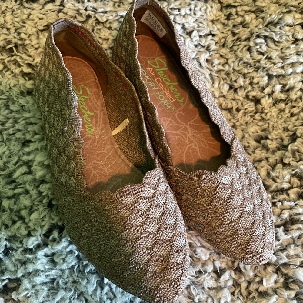 Skecher flats